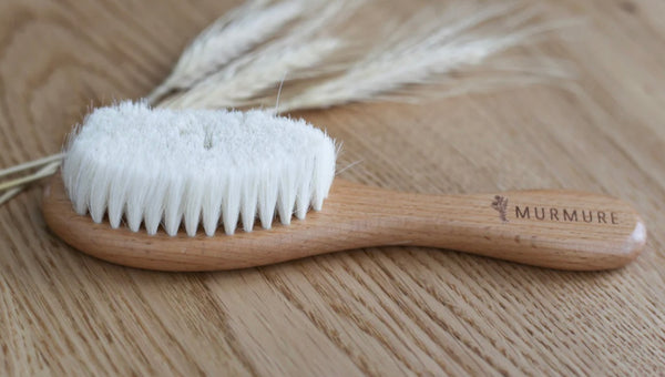 Brosse à cheveux en bois pour bébé